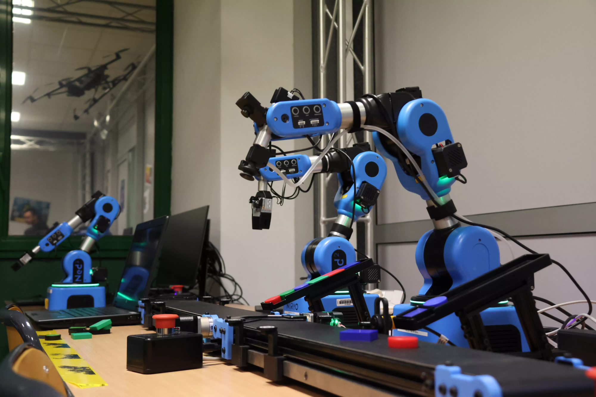 Using AI to reproduce sign language with a robotic arm