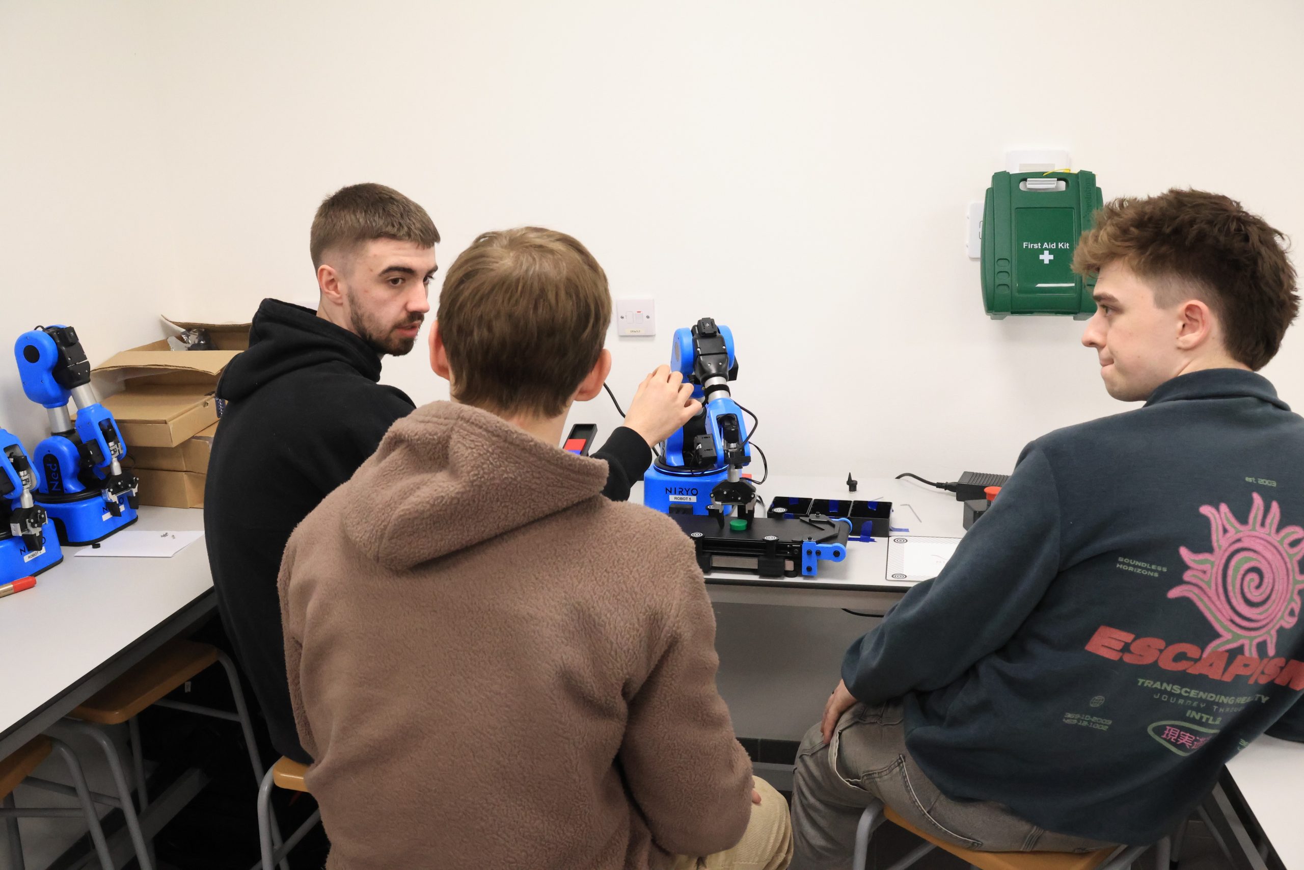 Comment allier l&rsquo;intelligence Artificielle (IA) et la robotique dans vos enseignements, du secondaire au supérieur ?